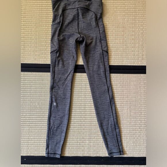 Like new Lululemon Speed Up High Rise HR size 4 pockets full length - Picture 2 of 7